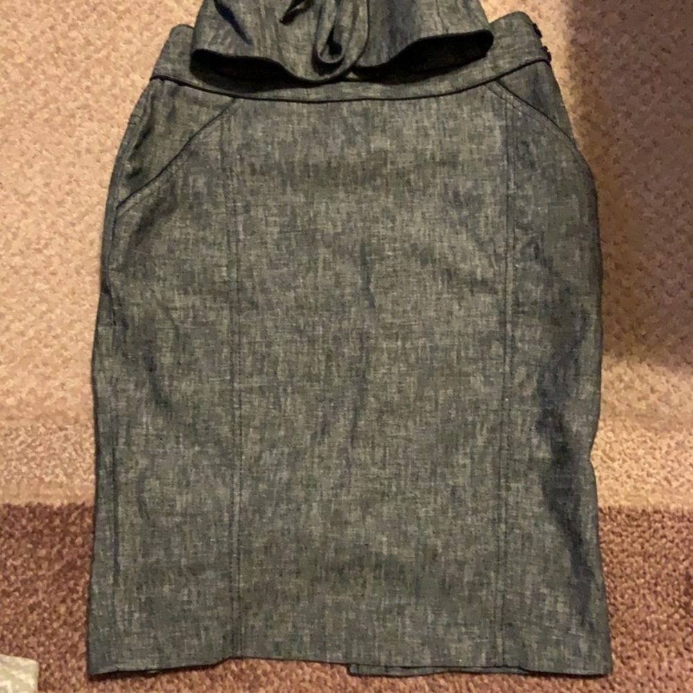 Cute pencil shirt with pockets.